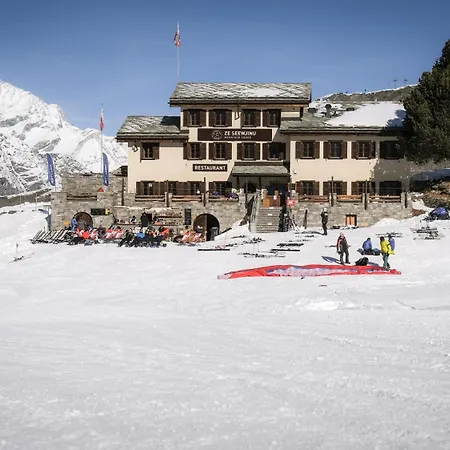 Lodge Mountain Ze Seewjinu - Above